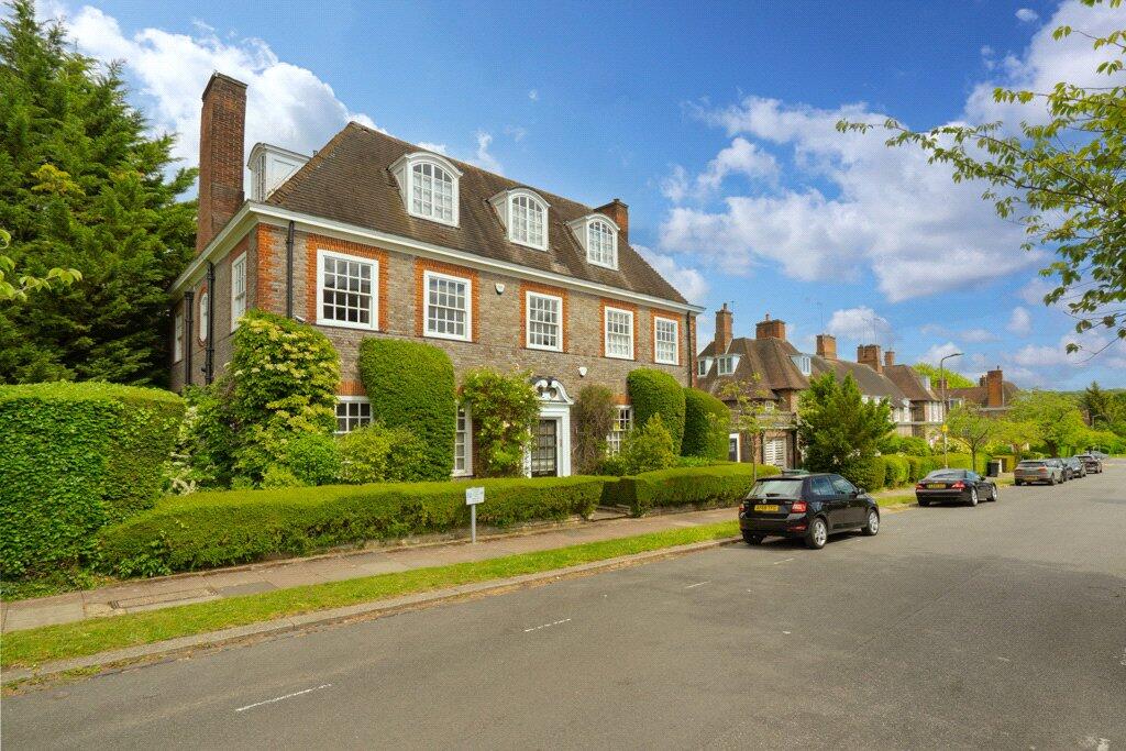 6 bedroom detached house for sale in Heath Gate, Hampstead Garden Suburb, London, NW11